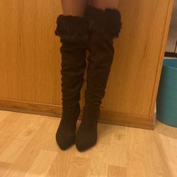 Dark Brown Boots With Fur Design Size 36