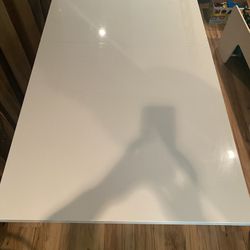 $400 White Lacquer, Dining Room Table. 