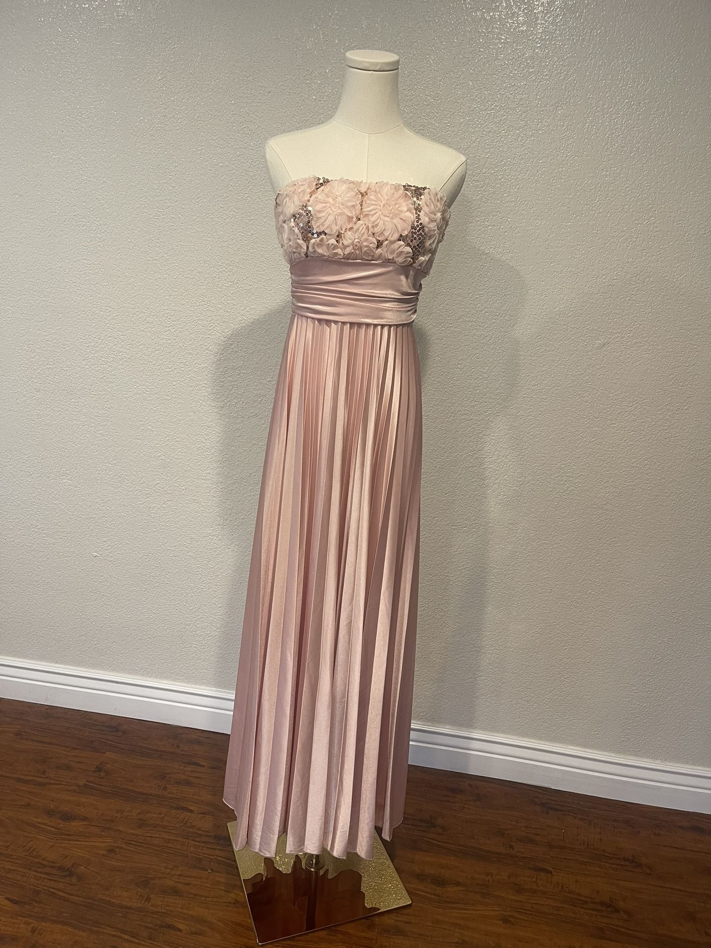 Women's Speechless Strapless Satin Long Dress Size 9 Women's Speechless Strapless Satin Long Dress Size 9