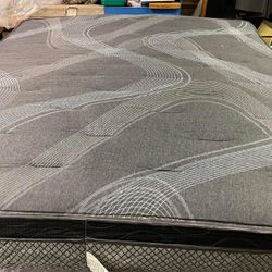 Brand New King Hybrid Euro Top Plush Mattress