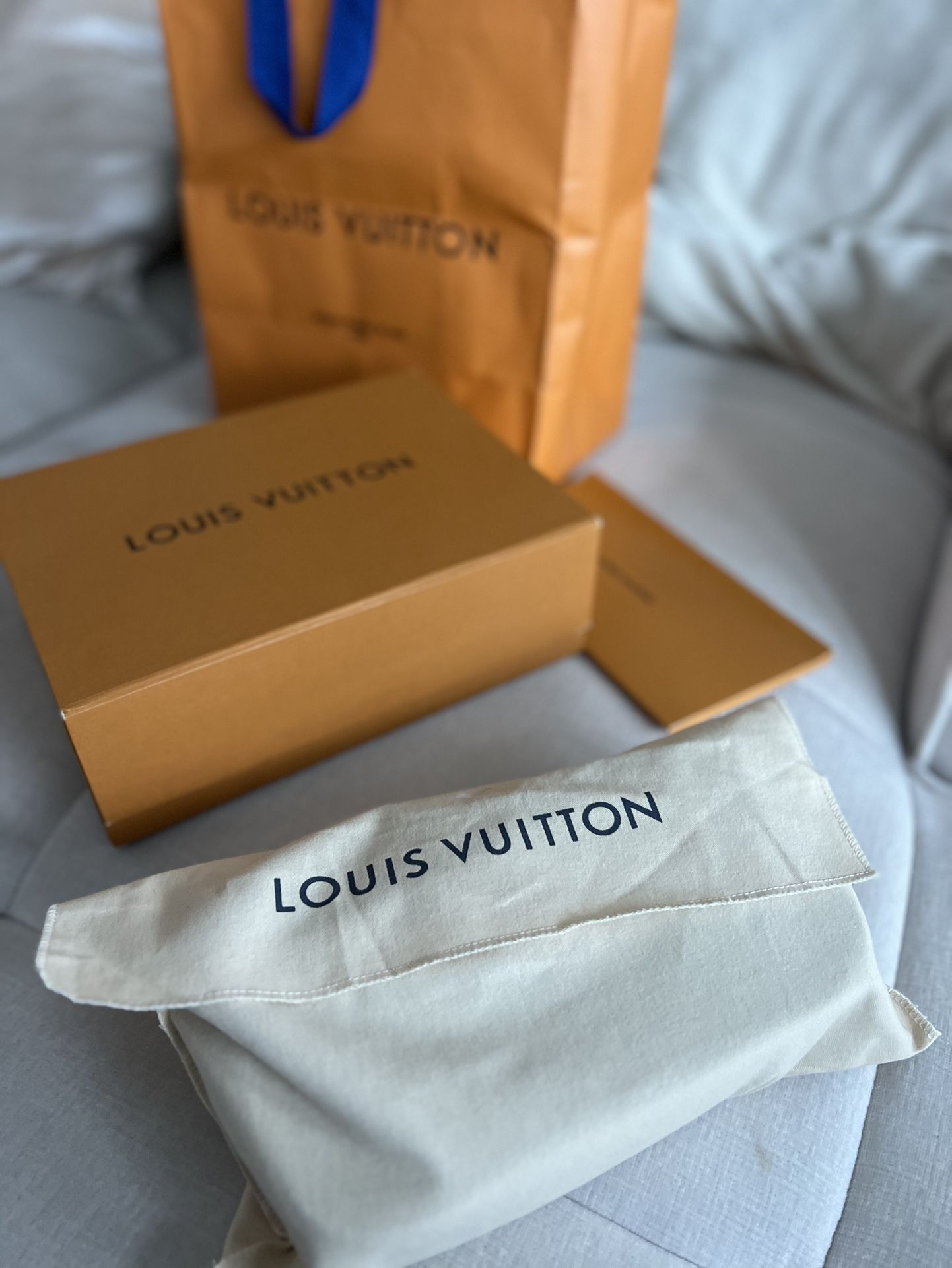 Authentic Louis Vuitton Box And Bag for Sale in Miami, FL - OfferUp