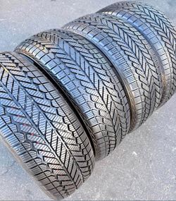 245/50/20 Bridgestone Selling a set of 4 tires in excellent condition 🫡