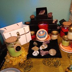 Eucalyptus Lavandar Candle set With 9 Crystal Collection And A Coaster $35