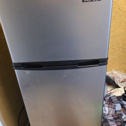 Thomson Mini Fridge with Freezer 