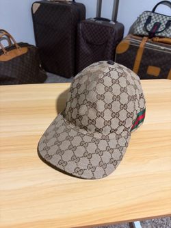 FOR SALE: Authentic Gucci GG Supreme Baseball Cap