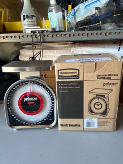 Rubbermaid Portiob Control Pelouze Scale / stainless steel Tyay 50 lb Capacity