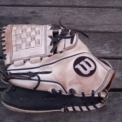 Wilson A2000 FP12 Softball Or Baseball Glove
