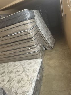 Mattress sets plush pillow top