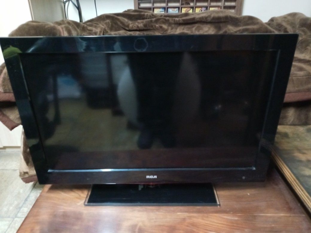 RCA 32" TV DVD Combo Model: 32LA30RQD
