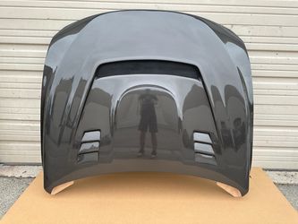 Brand New 2014 - 2018 BMW M3 F80 / 2014 - 2020 BMW M4 F82 F83 VIS RACING XTS Carbon Fiber Vented Hood