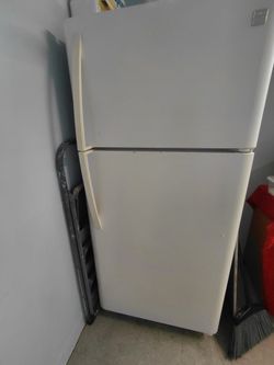 White Top-Freezer Refrigerator