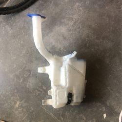 15 Ford Fusion Windshield Washer Bottle 
