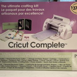 * *ALERT CRAFTERS** NEW Cricut Complete Crafting Kit