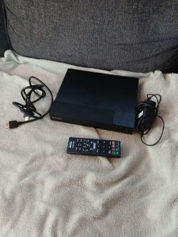 Blu-ray Sony DVD Player with all cables including control