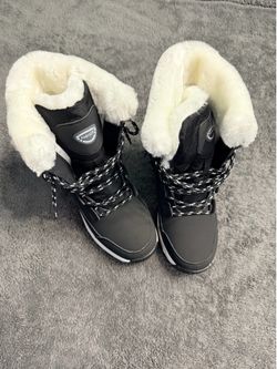 Snow Boots New  size 6.5