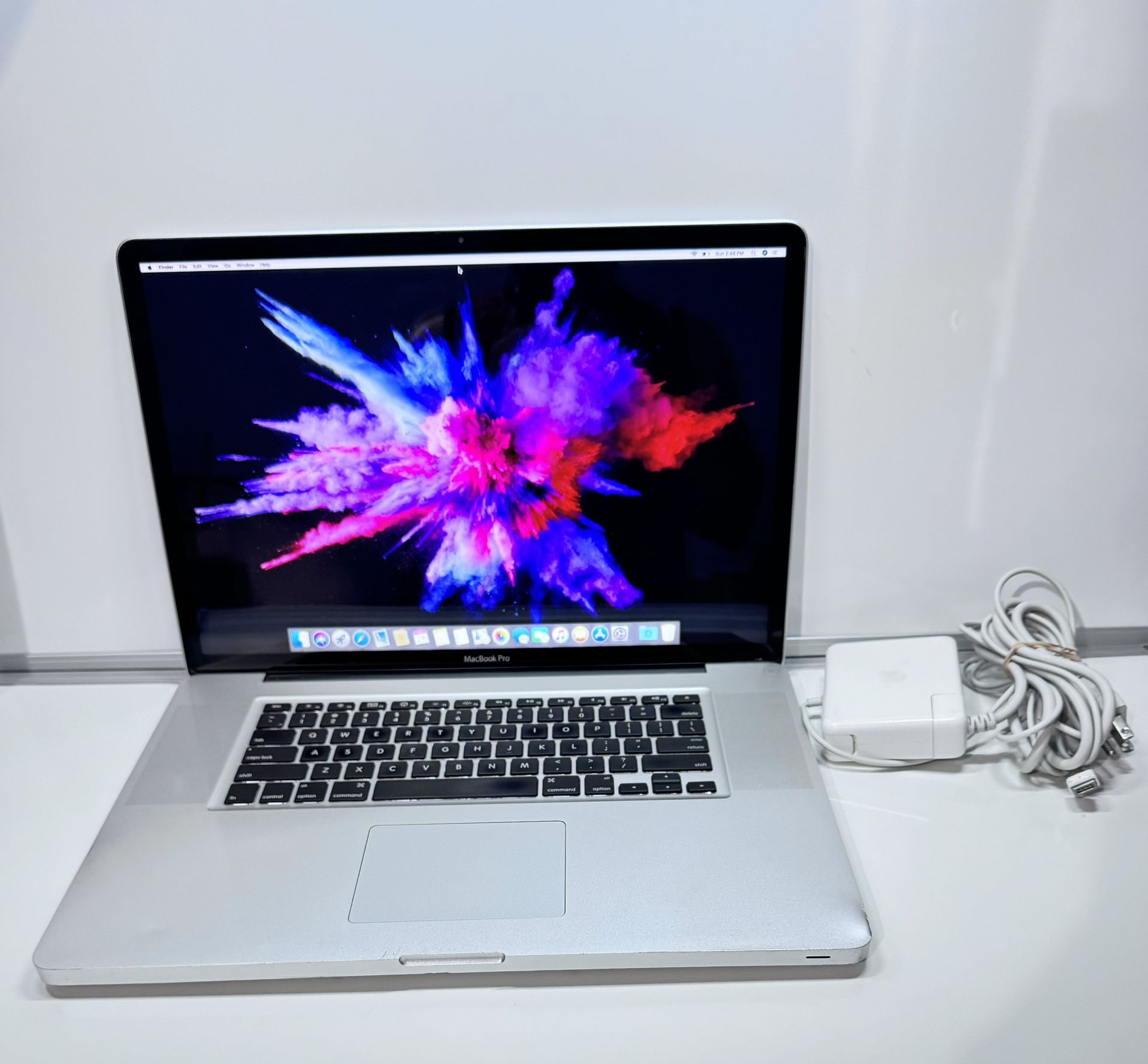 MacBook pro 17 inch 2010 2.6 GB ram 256GB ssd high sierra os