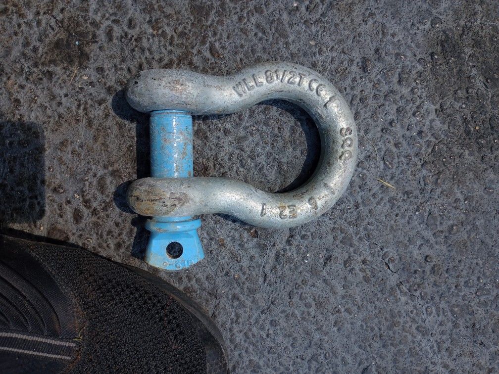 8 1/2 Ton Forged Steel Shackle .