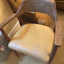 Old Oak Chair (2)