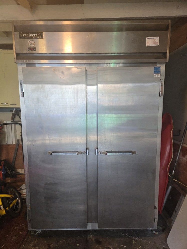 Reach In Cooler