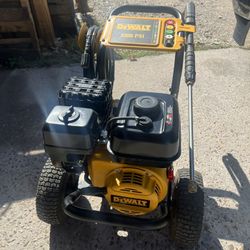 Dewalt 3300psi Gas Pressure Washer 