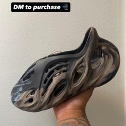 Yeezy Foam RNR MX Cinder ( Size 10)