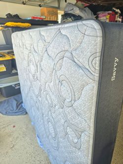Queen matress