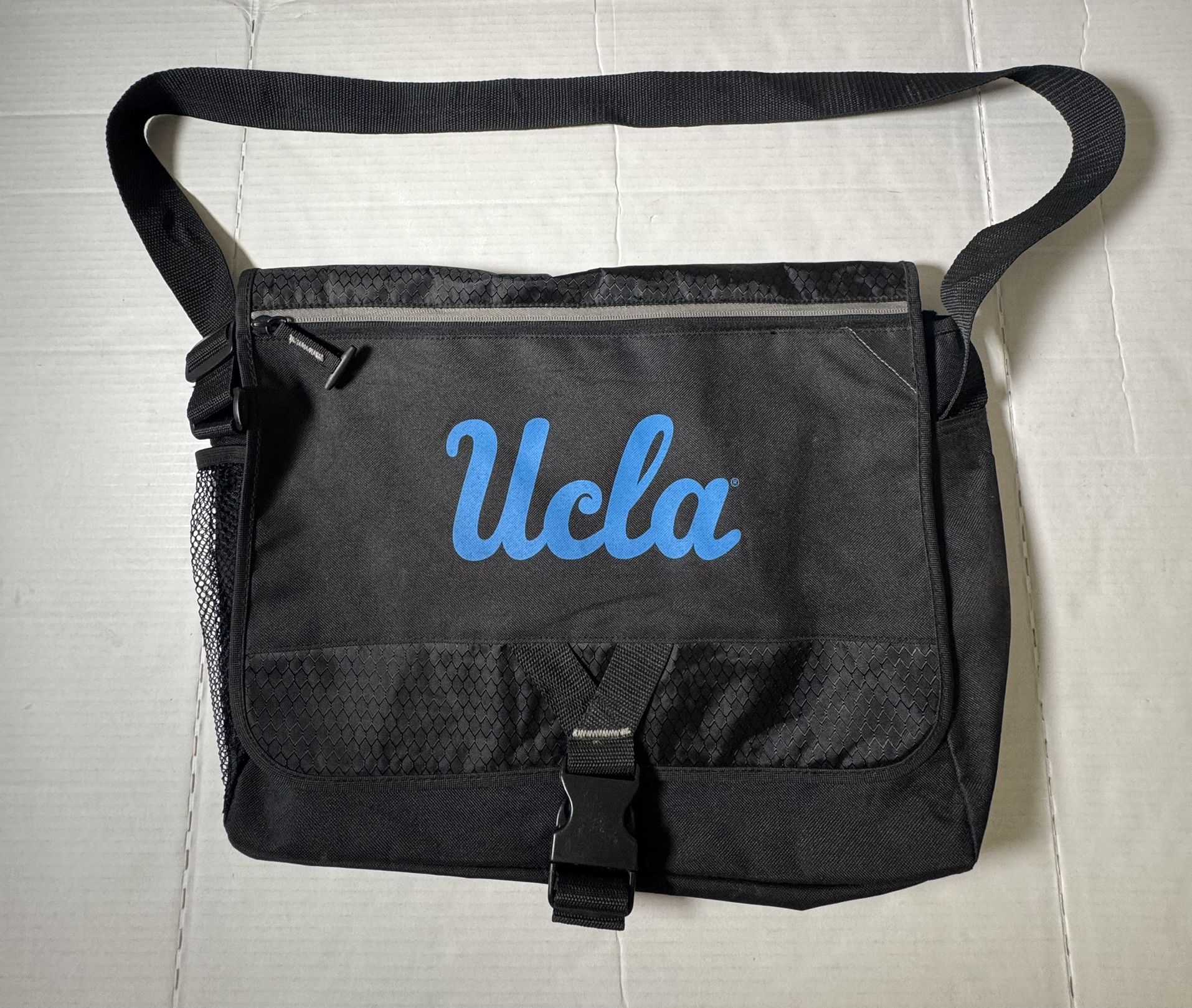 Pre Owned Good Gemline UCLA Laptop Bag Macbook Tablet Printed UCLA Button Pin
