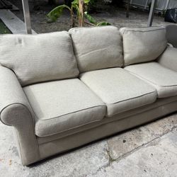 Yard Sale | COUCHES 