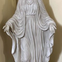 Large 24”H Virgin Marry Statue Made Of Resin For Indoor Or Outdoor Pickup In Gaithersburg Md20877 