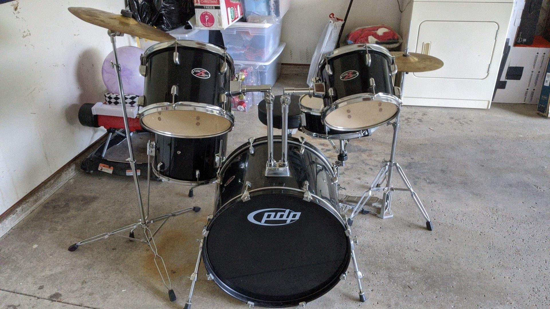PDP Z5, five piece drum set and hardware for Sale in Fort Wayne, IN