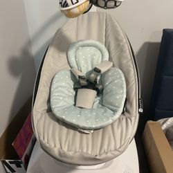 4Moms - MamaRoo Multi Motion Baby Swing w/bluetooth & WiFi 