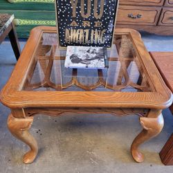 BEAUTIFUL SIDE / END TABLE / COFFE TABLE