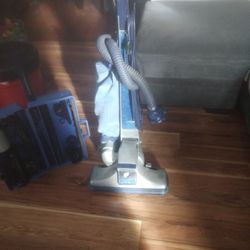 KIRBY'.  VACUUM.   Com's. WITH. cleaning.  TOOLS