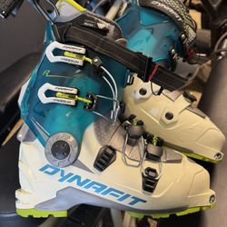 Ski Boots - Dynafit Radical Touring Boot
