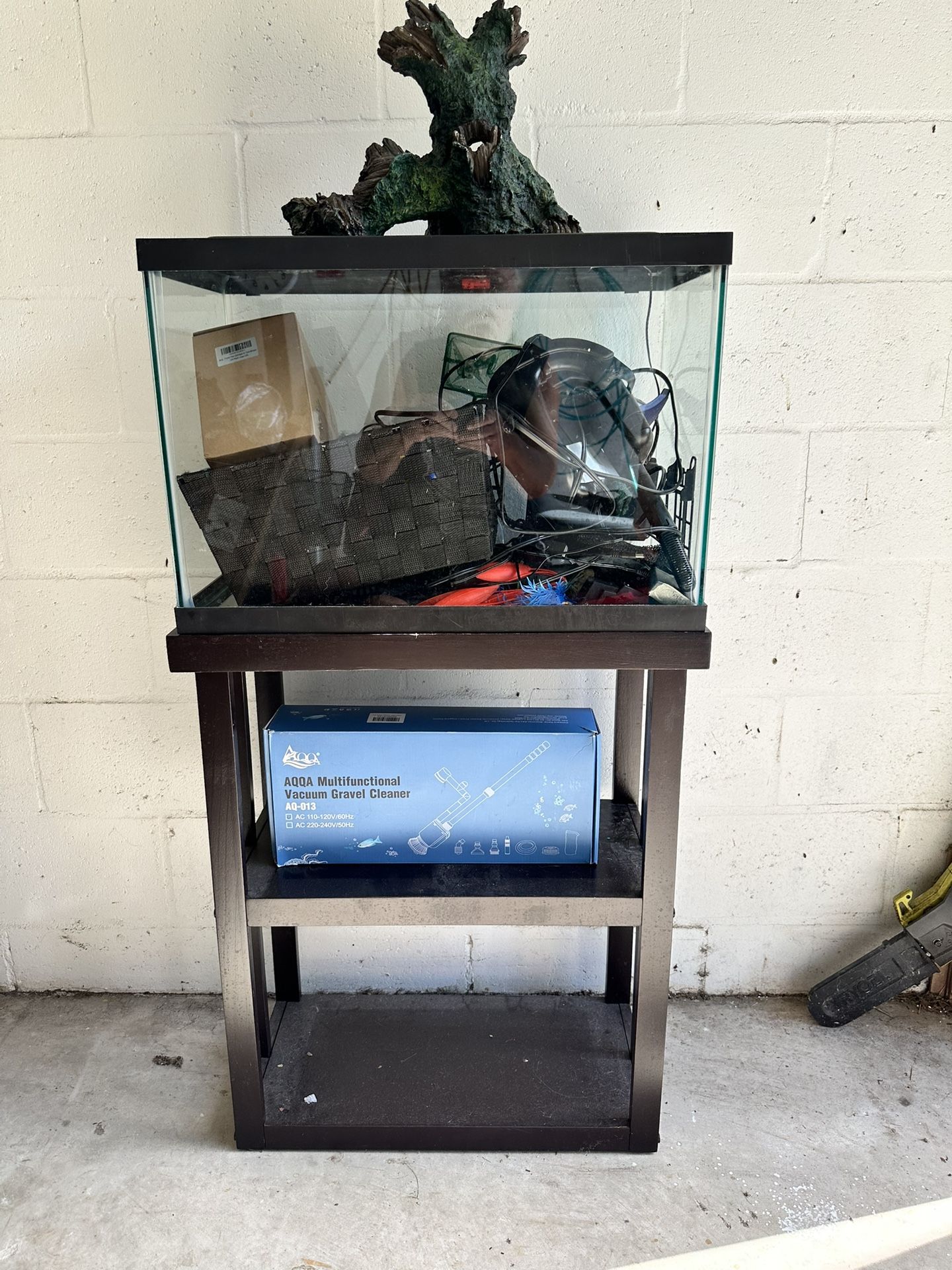 20gallon and 5gallon Fish Tanks With Everything , Including stands. 