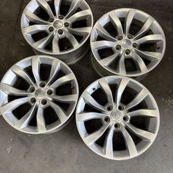 17 Inch Chrysler 300 Stock Rim