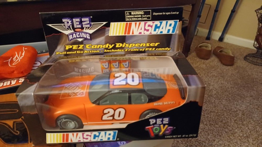 PEZ -- NASCAR -- TONY STEWERT