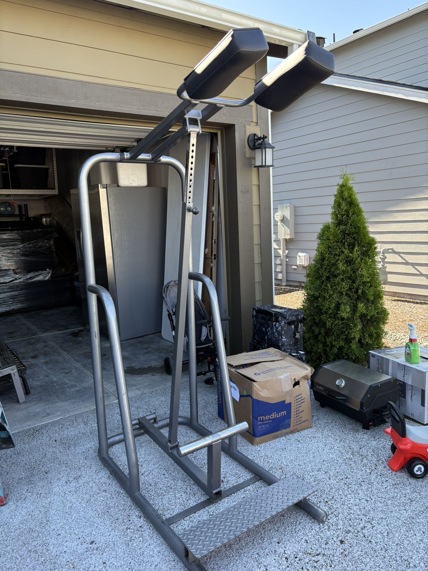 Calf Raise Machine 