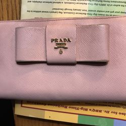Prada Wallet Has Lots Of Card Holders