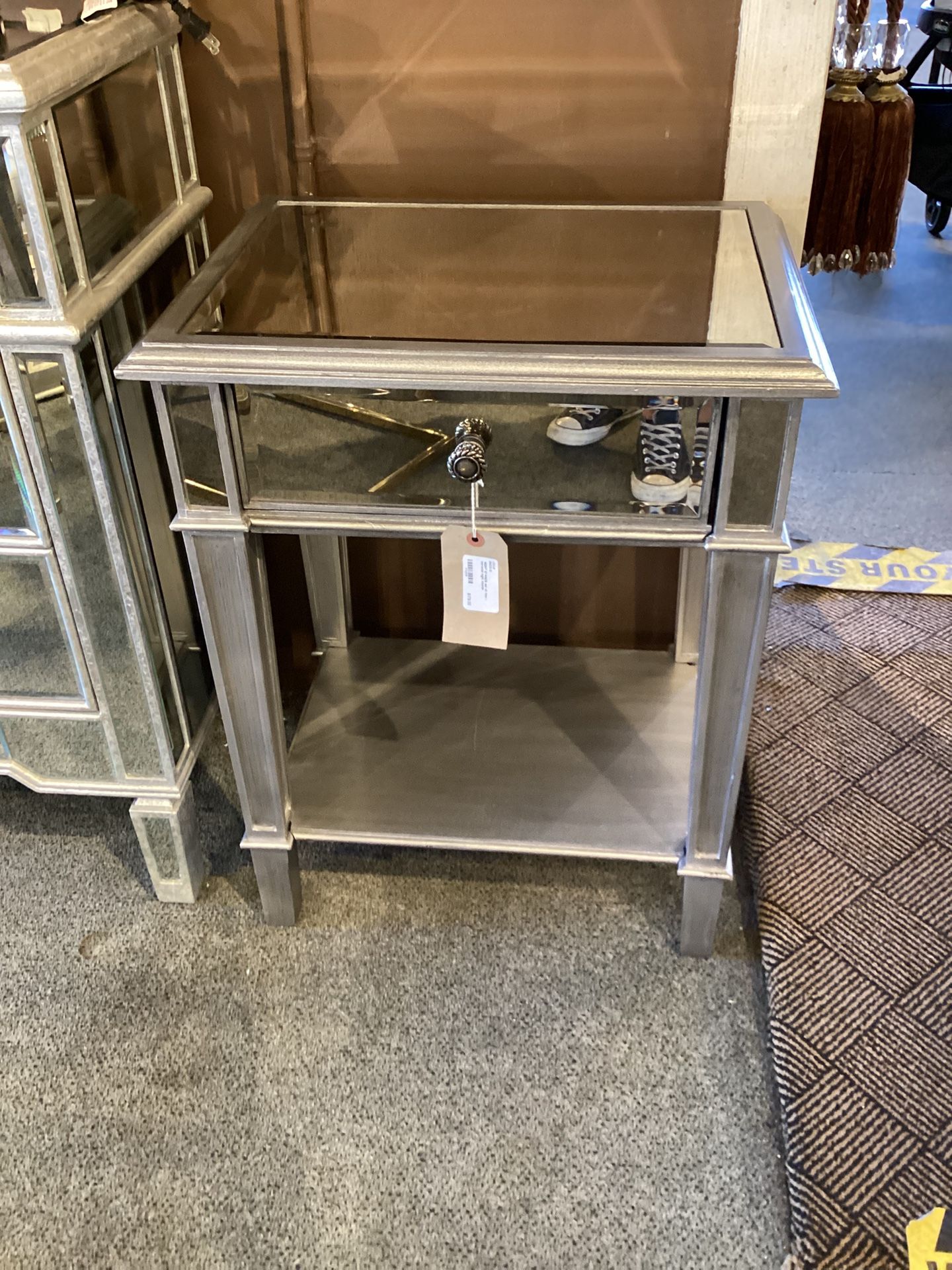 Set Of 2 Mirrored Nightstands W/ 1 Drawer SKU VVZH16