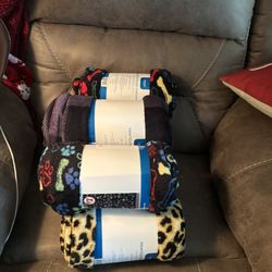 New w/Tag Printed Plush Throws $6   50”x60”  6 avail   *Left over from my gift making basket items