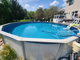 24' above ground pool with new pump and ladder