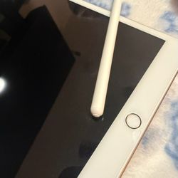  Apple iPad With Pencil
