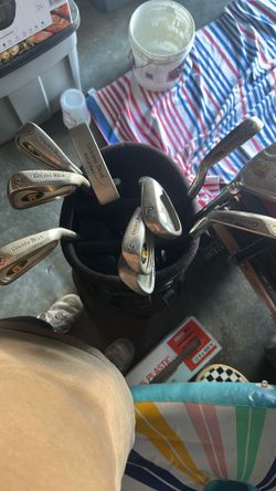 Golden Bear Golf Club Set With Bag (shoot Me Offer)