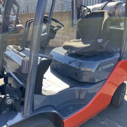 LIKE NEW Toyota Forklift For Sale