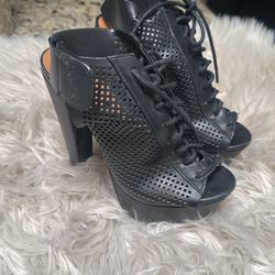 Women’s Shoes Size 6