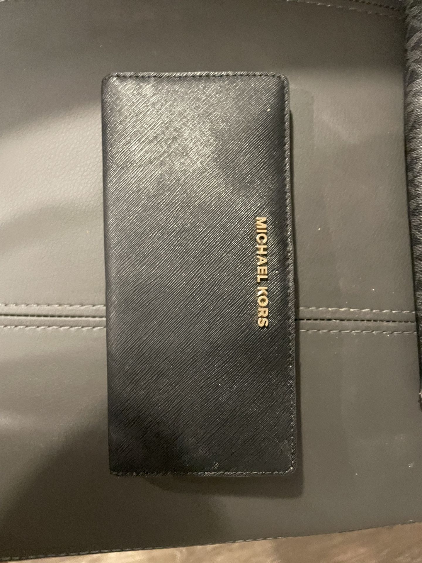 Michael Kors Wallet Clutch Purse for Sale in San Antonio, TX - OfferUp