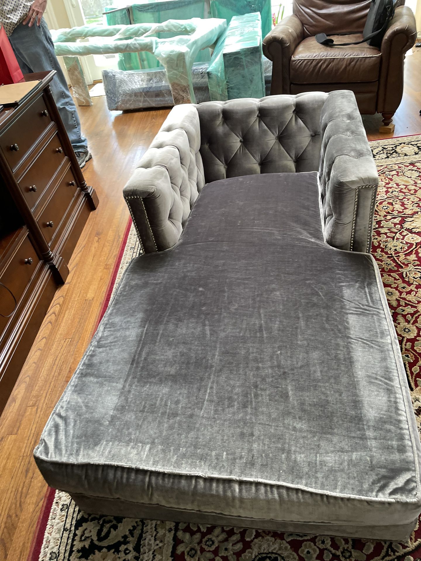 Silver-grey Velvet Tufted Chaise Lounge