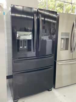 Whirlpool 36 in. 24.5 cu. ft. Wide French Door Bottom Mount Refrigerator in Black Stainless with Maximum Ice Capacity