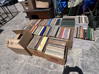 Over 1000 records i bought storage units and found there so i don’t know anything about them asking $200 for everything thank you